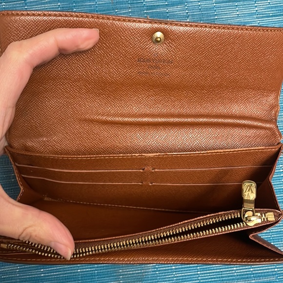 Louis Vuitton wallet in really good used condition comes with a plain non LV … - Picture 6 of 8